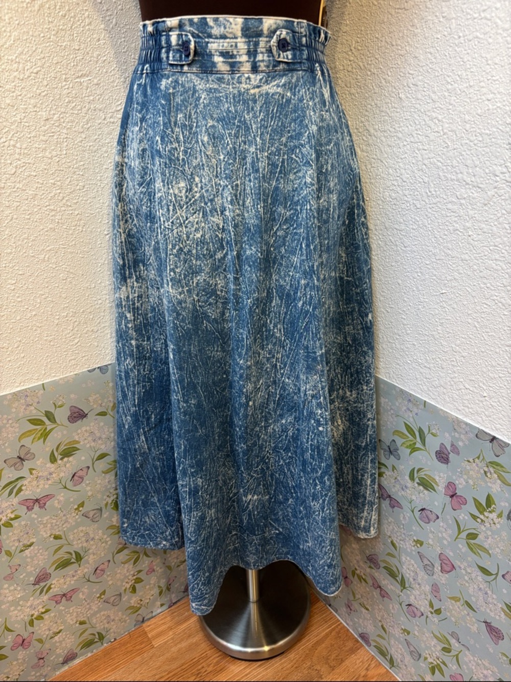 Vintage 1980’s Classic Blue Acid-Wash Midi Skirt. Size M.